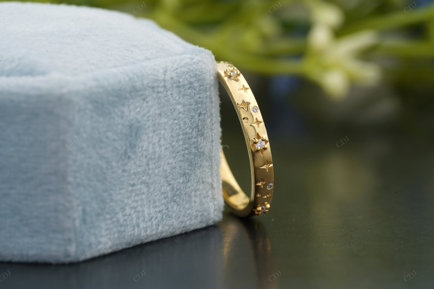 Star Pattern Gold Diamond Wedding Band