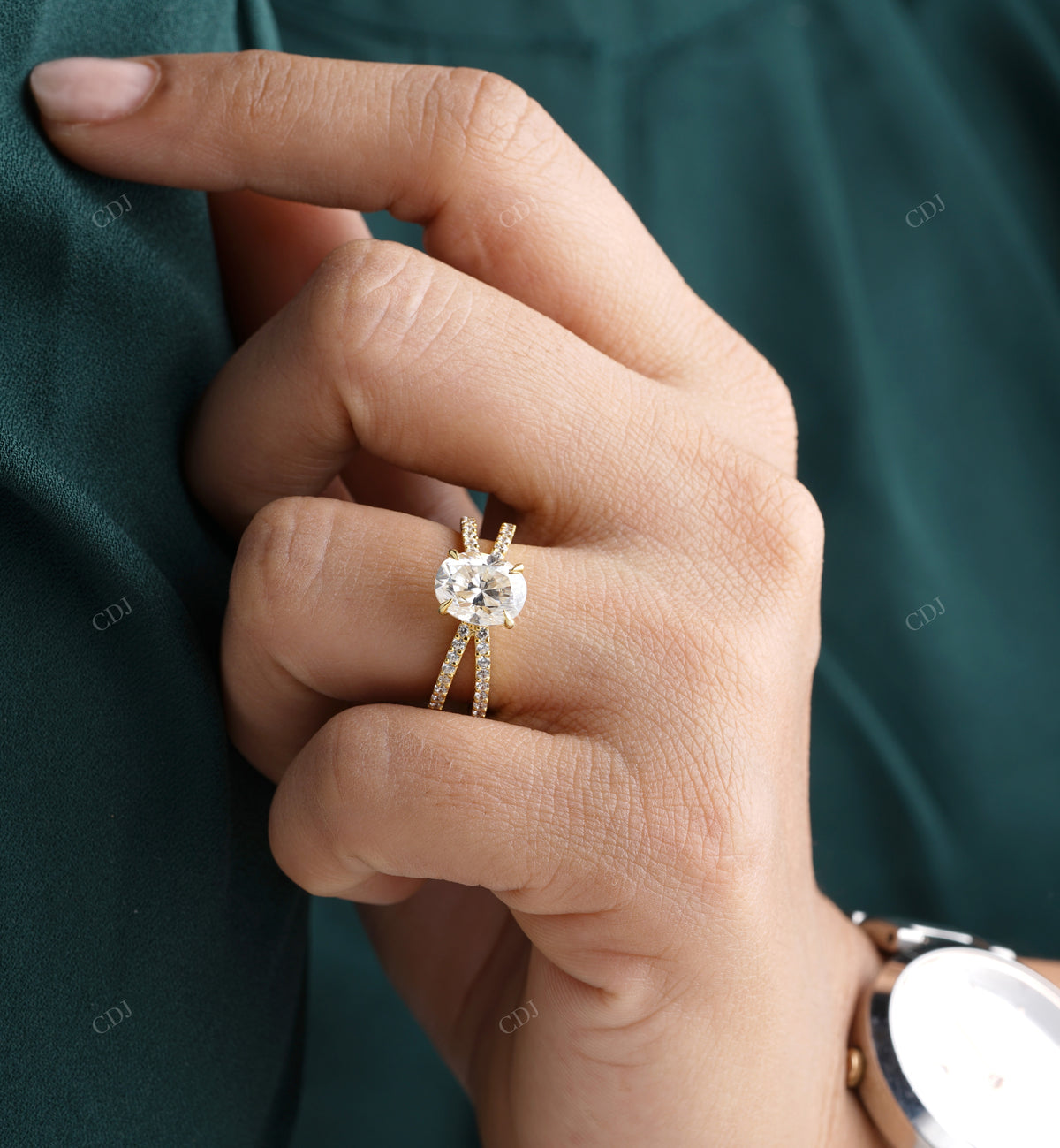 Oval Lab-Grown Diamond Crossover Ring customdiamjewel