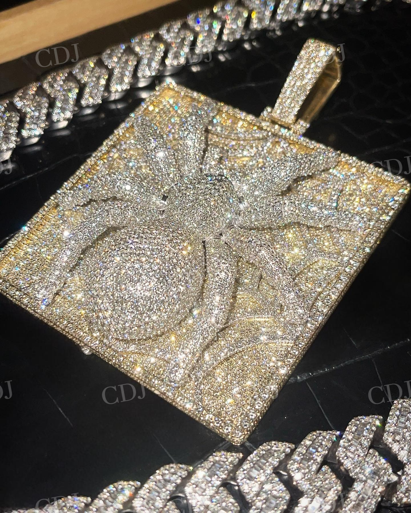 Spider Shape Hip Hop Iced Out Diamond Pendant hip hop jewelry customdiamjewel