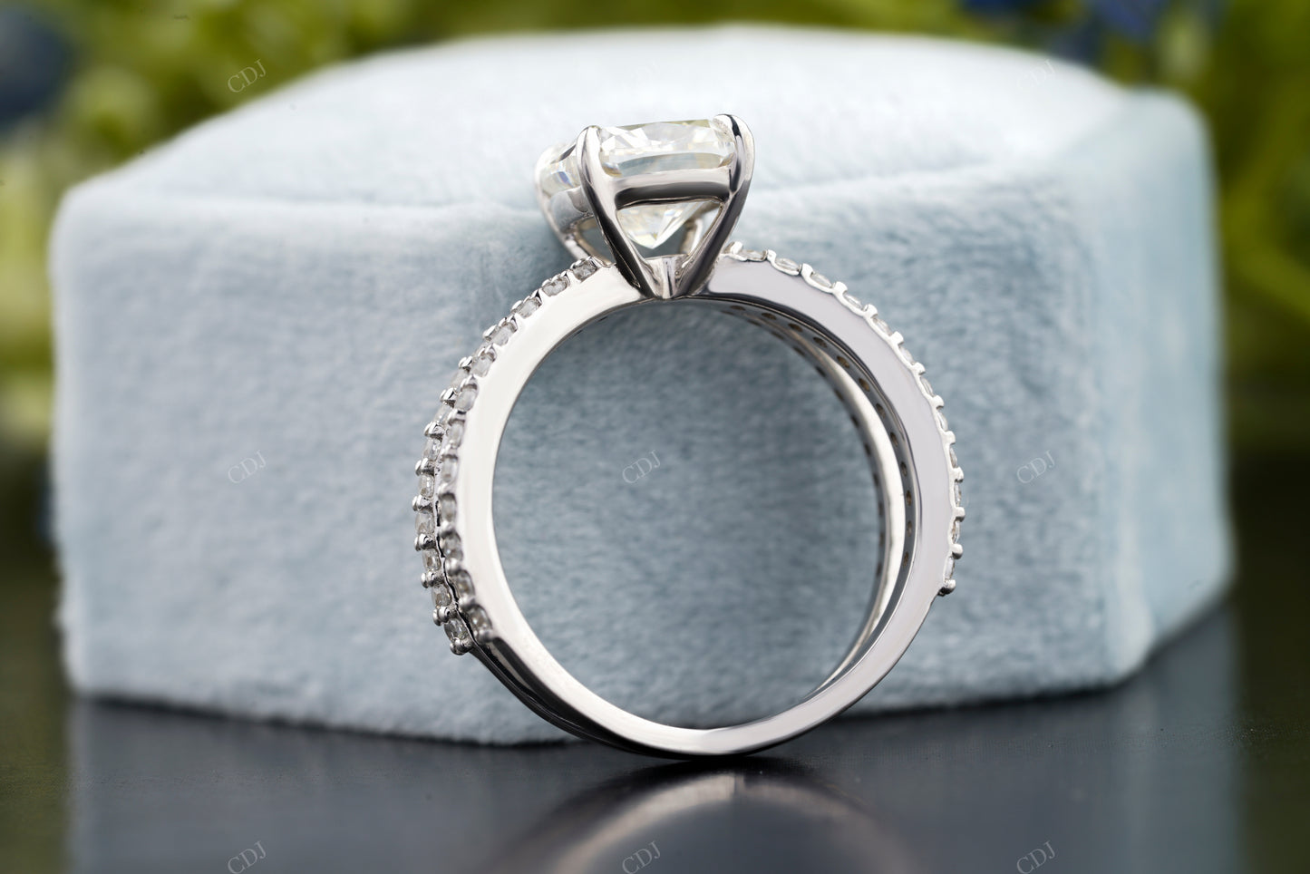 Lab-Grown Diamond Split Shank Ring