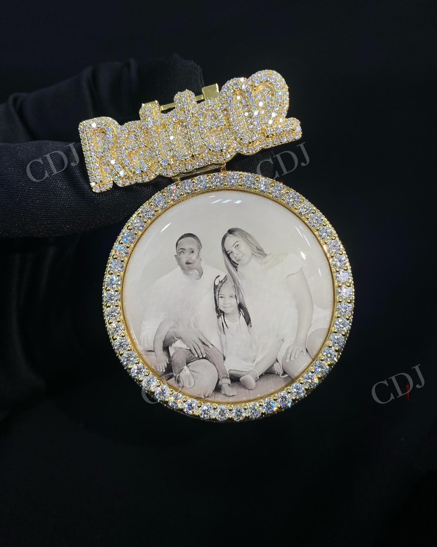 Custom Moissanite RETDE02 Photo Pendant customdiamjewel