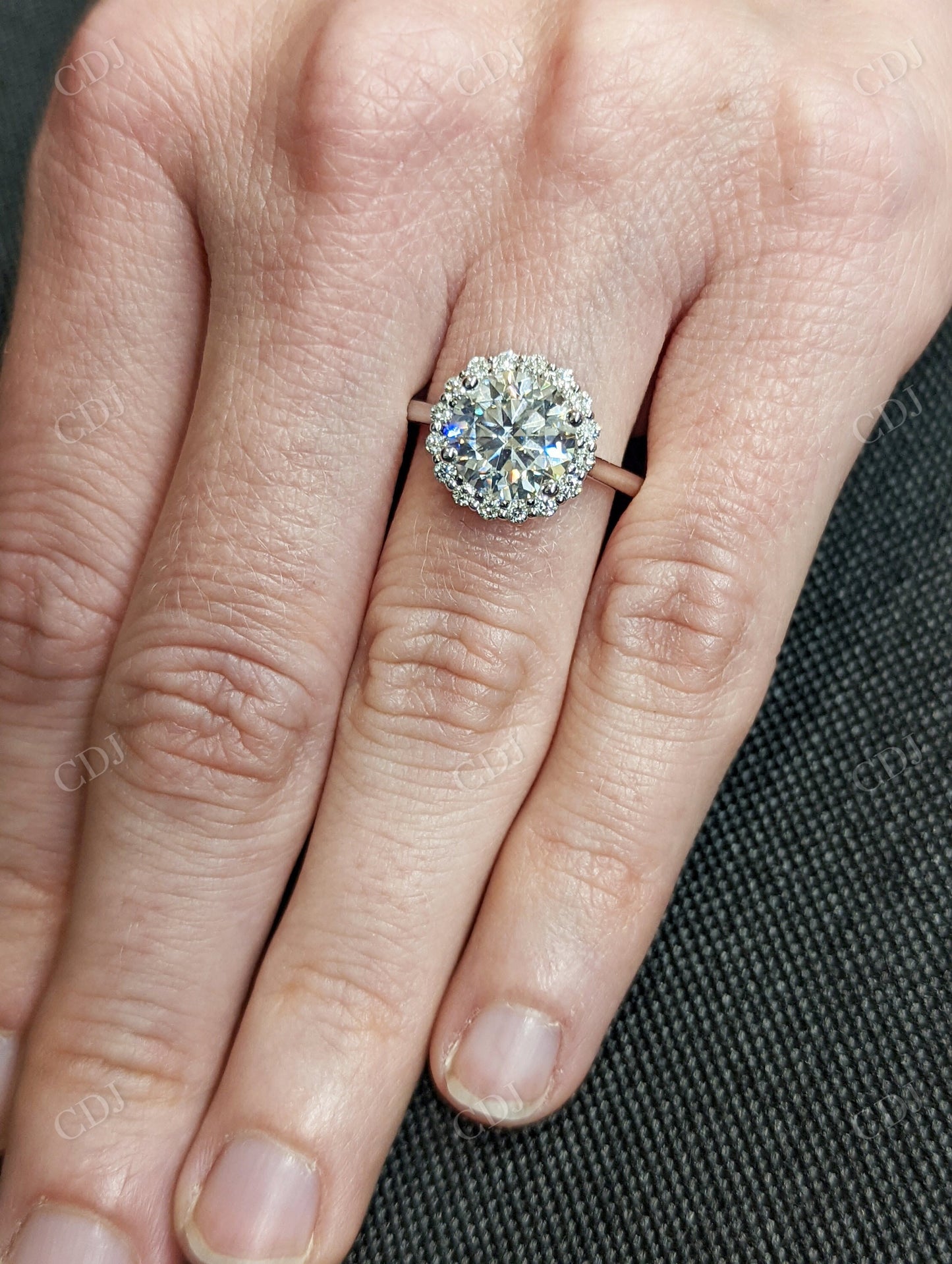 Round Cut Moissanite Halo white Gold Engagement Ring customdiamjewel