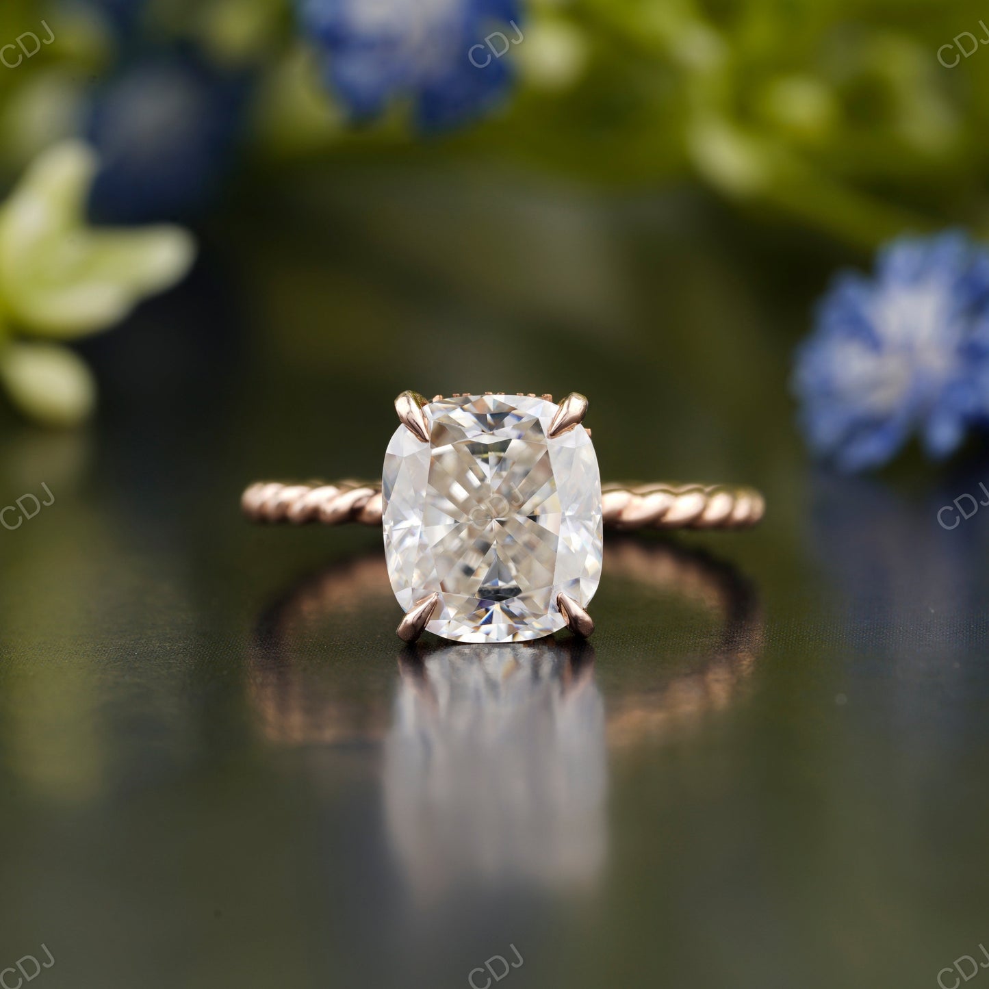 Cushion Lab-Grown Diamond Spiral Band customdiamjewel