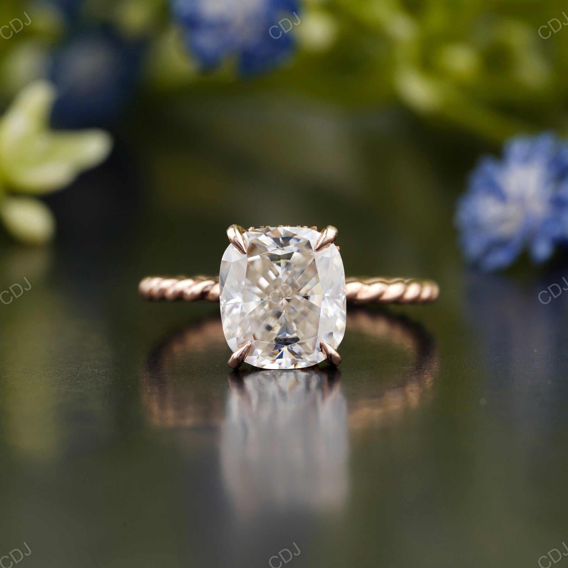 Cushion Lab-Grown Diamond Spiral Band customdiamjewel