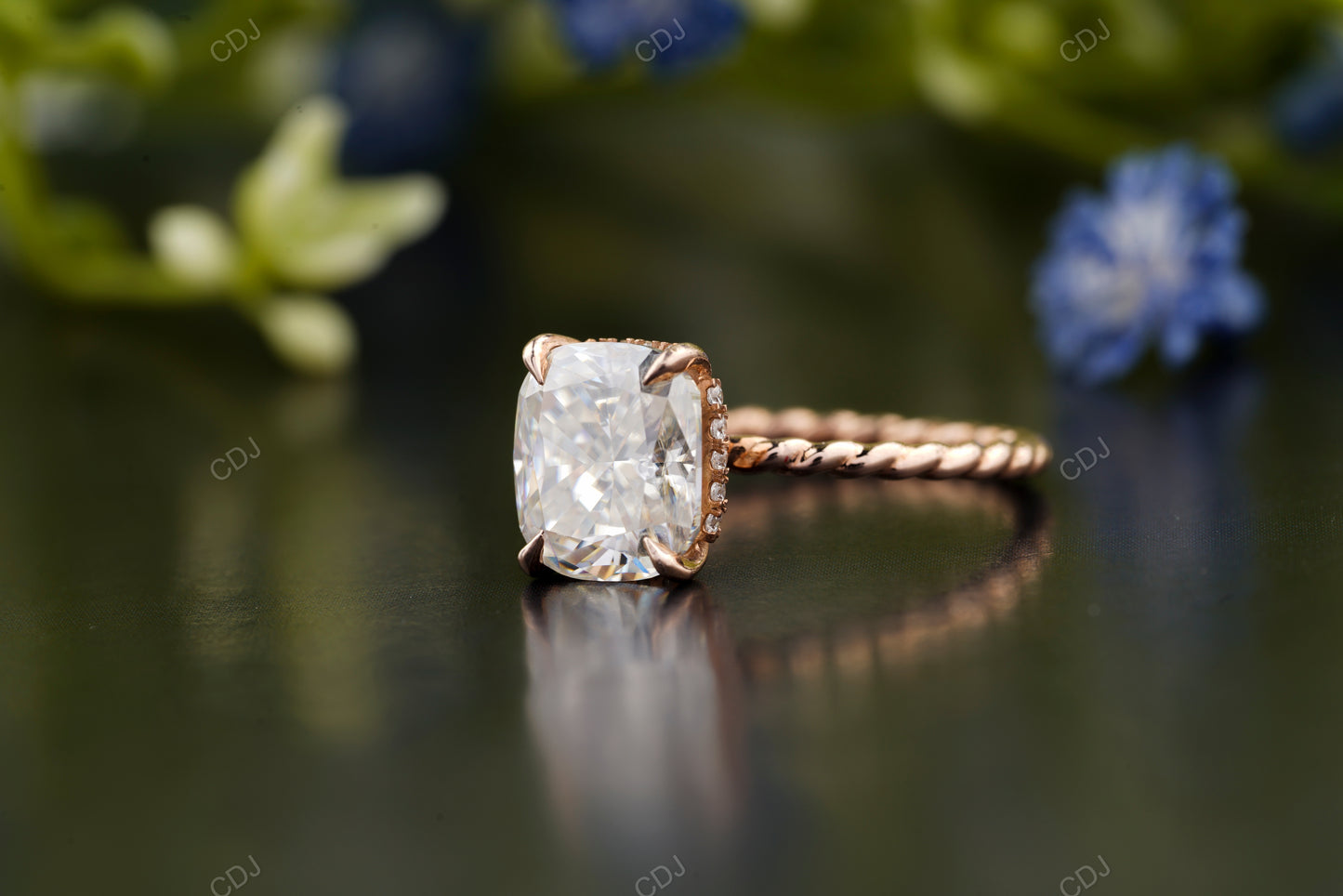 Cushion Lab-Grown Diamond Spiral Band customdiamjewel
