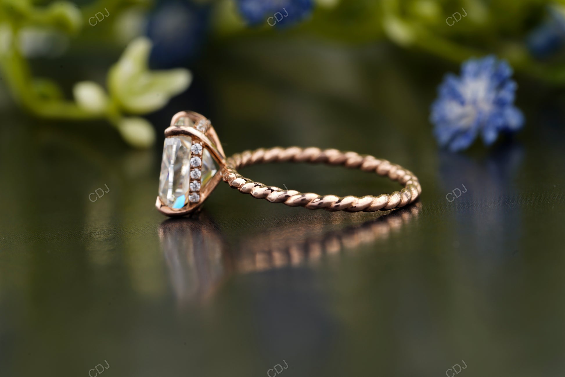 Cushion Lab-Grown Diamond Spiral Band customdiamjewel
