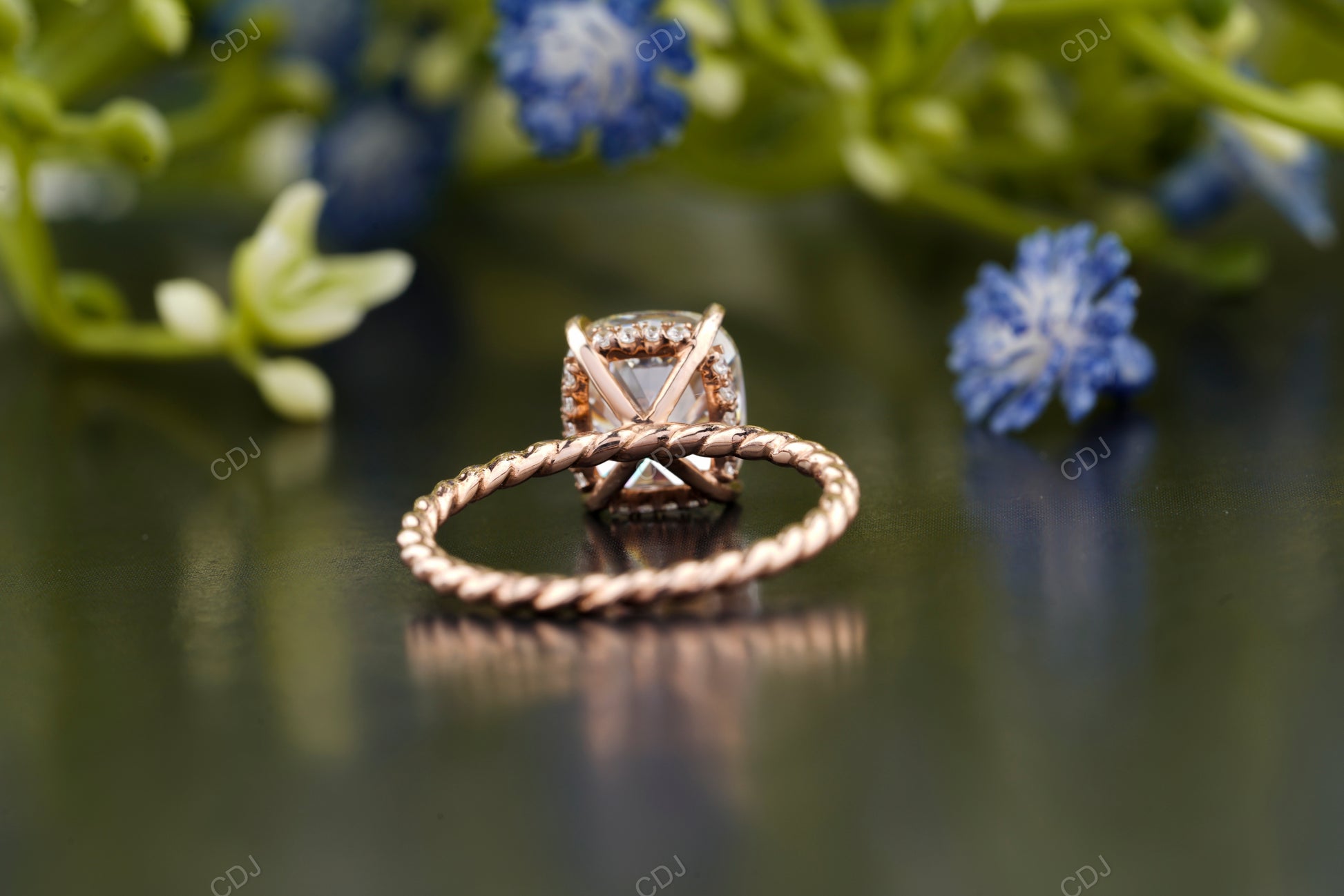 Cushion Lab-Grown Diamond Spiral Band customdiamjewel