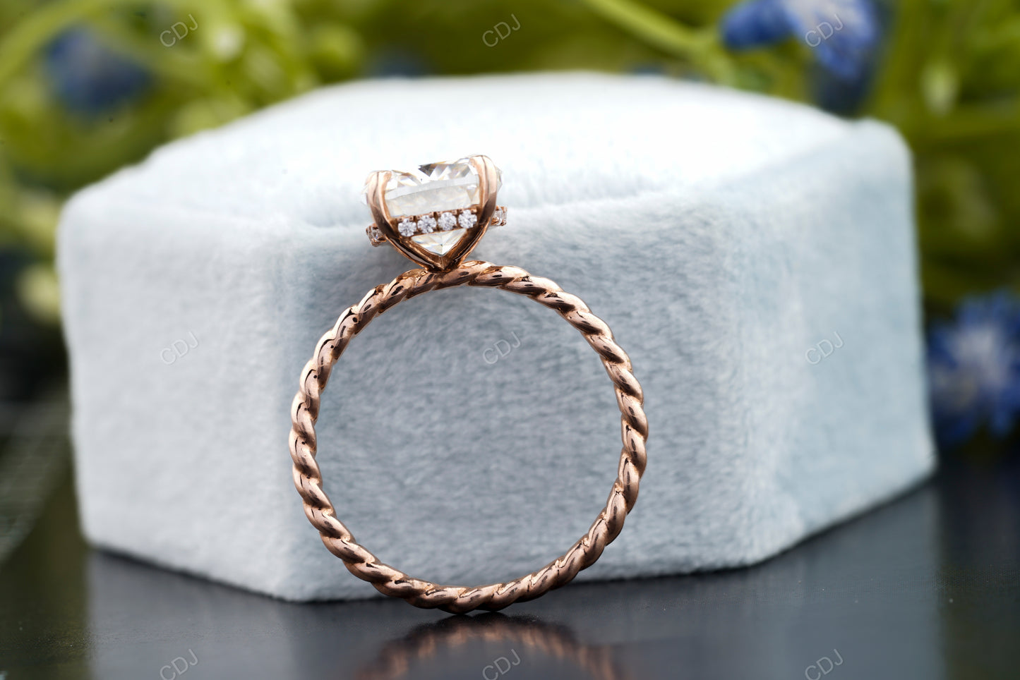 Cushion Lab-Grown Diamond Spiral Band customdiamjewel