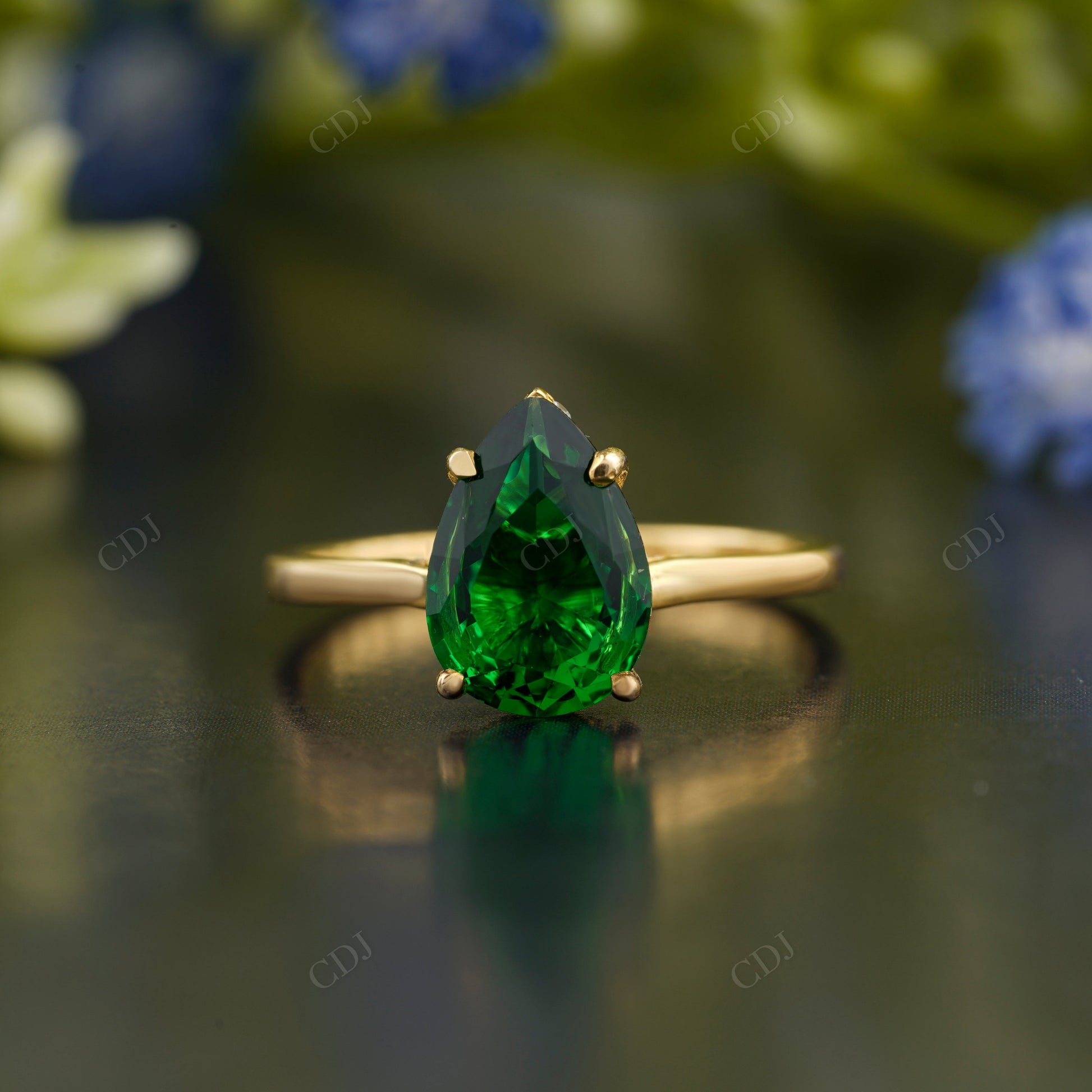 Green Emerald Teardrop Moissanite Ring customdiamjewel