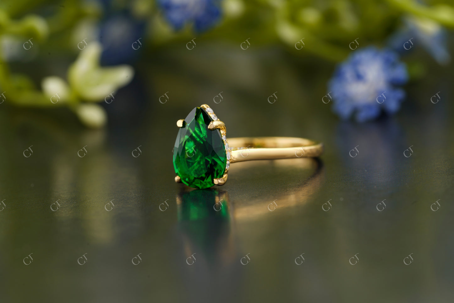 Green Emerald Teardrop Moissanite Ring customdiamjewel