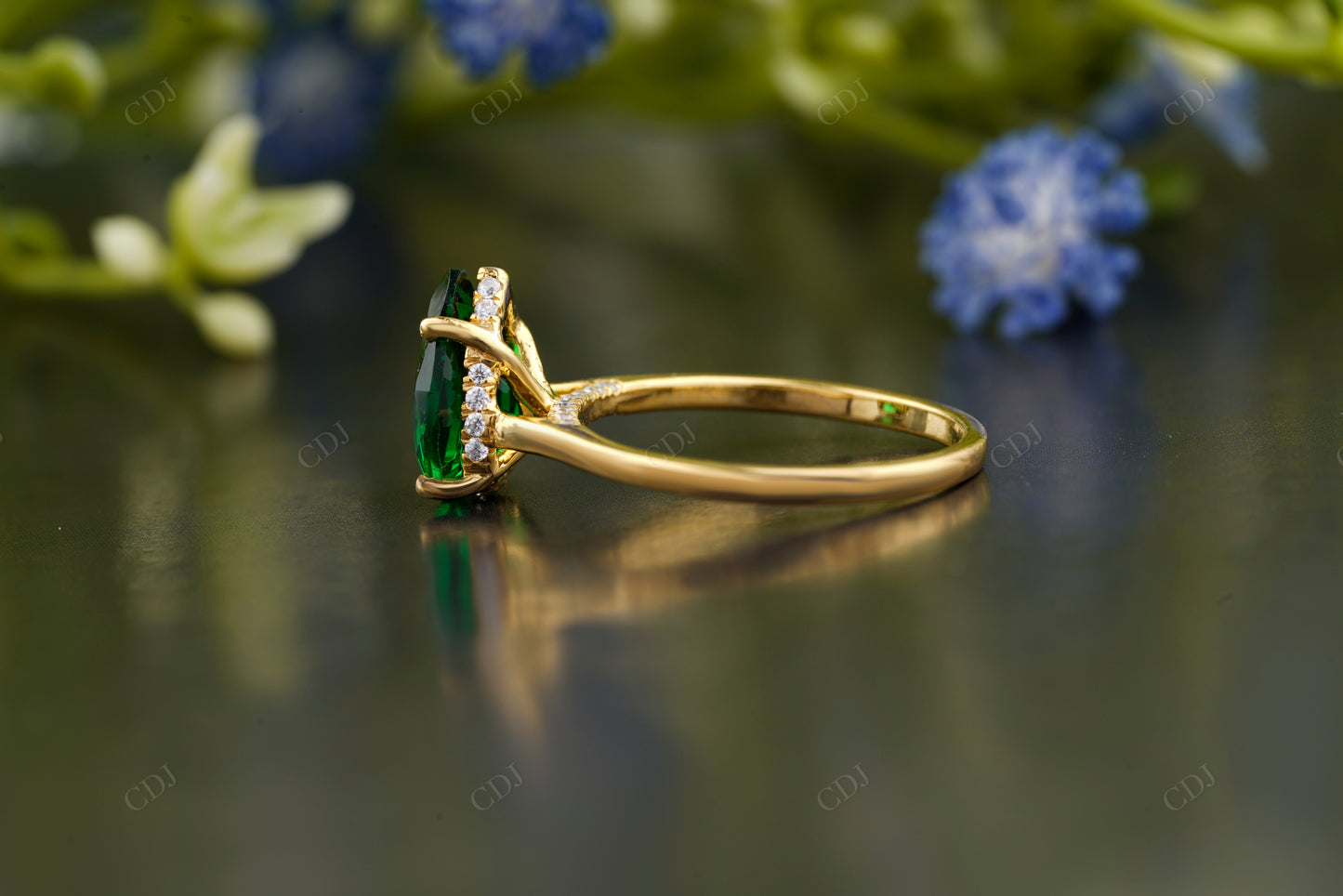 Green Emerald Teardrop Moissanite Ring customdiamjewel