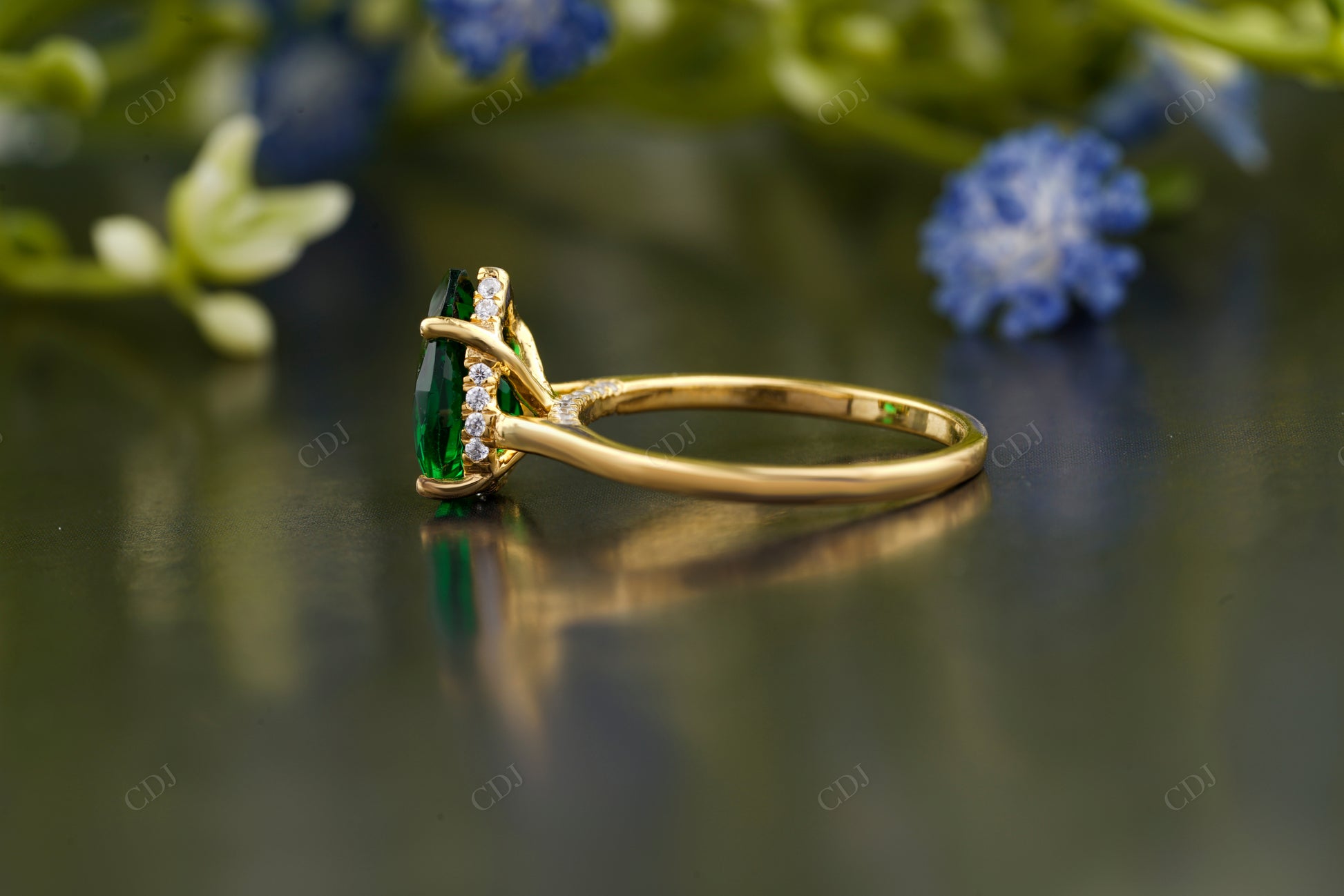 Green Emerald Teardrop Moissanite Ring customdiamjewel