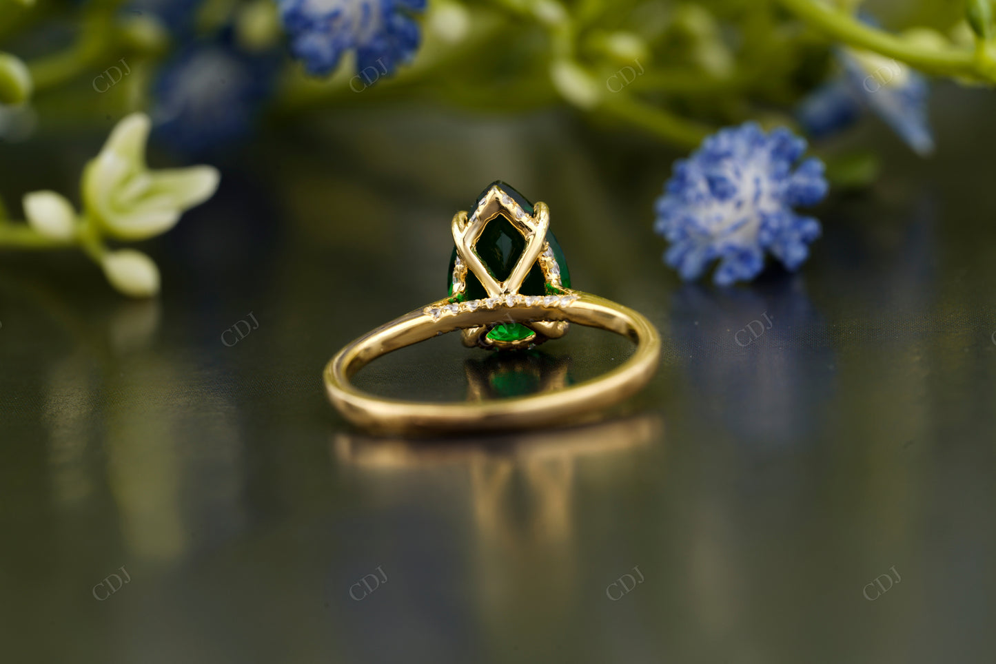 Green Emerald Teardrop Moissanite Ring customdiamjewel