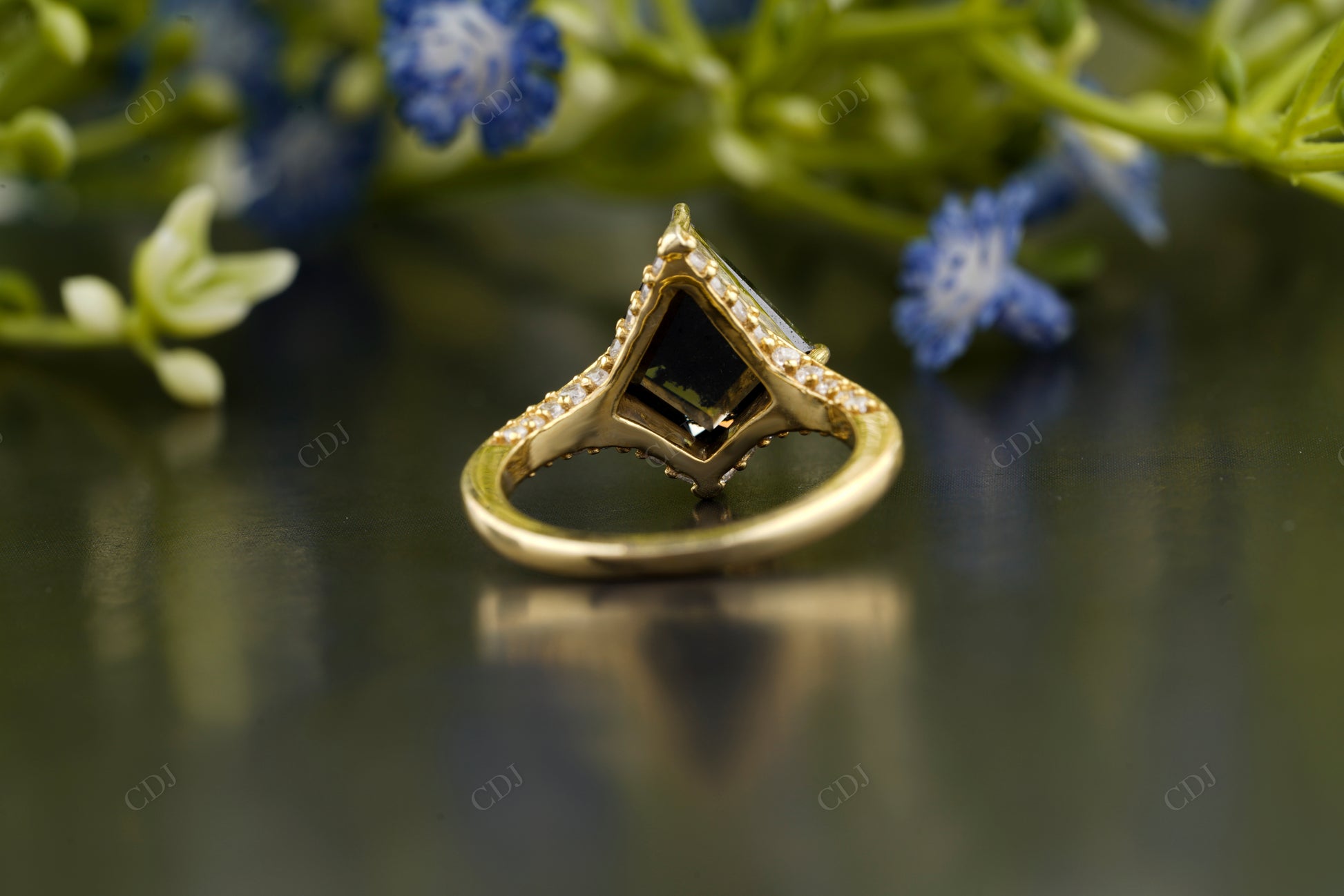 Black Kite Moissanite Diamond Ring customdiamjewel