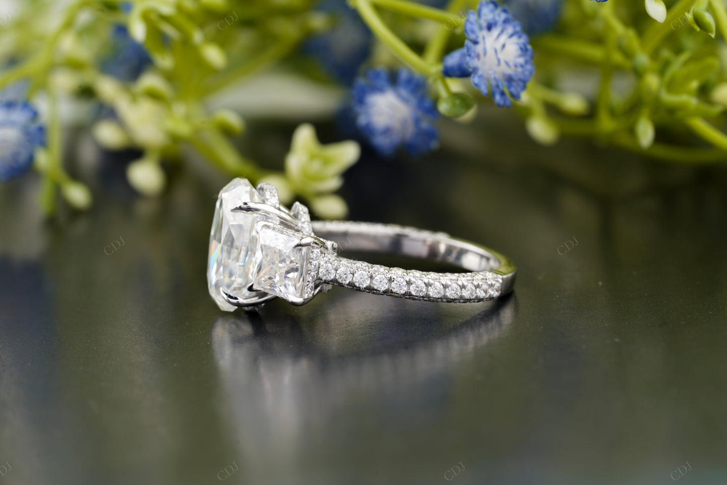 Oval Lab-Grown Diamond Vintage Ring