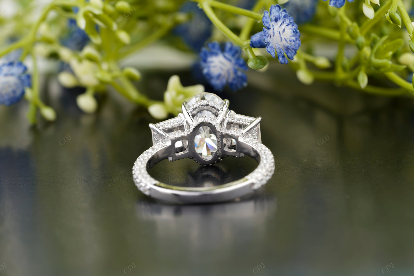 Oval Lab-Grown Diamond Vintage Ring