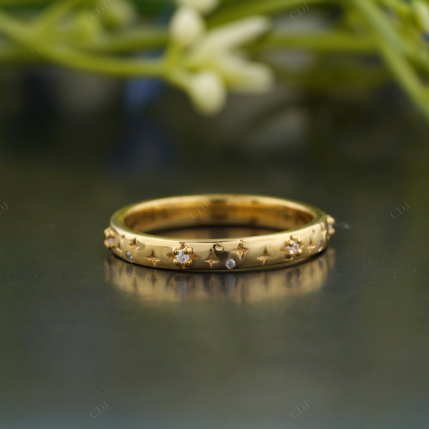 Star Pattern Gold Diamond Wedding Band