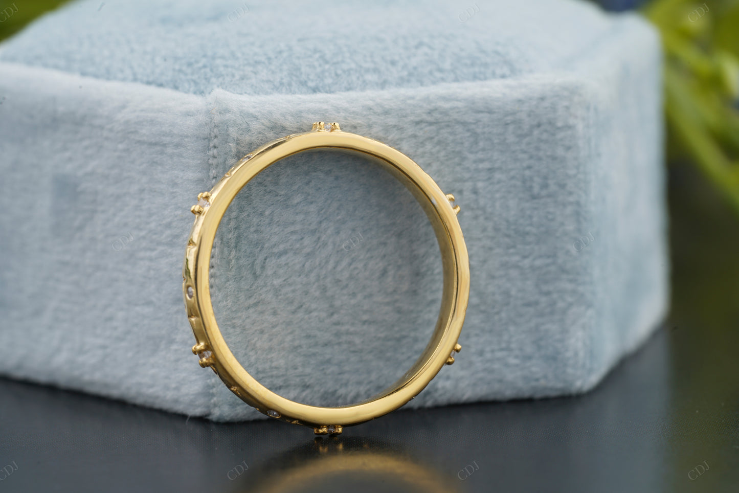 Star Pattern Gold Diamond Wedding Band