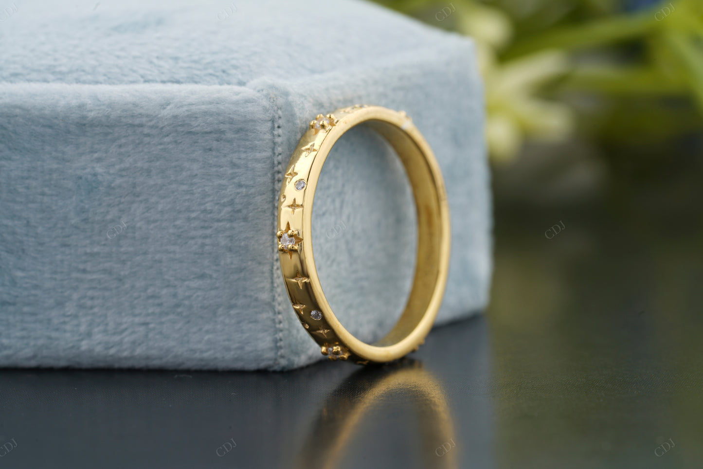 Star Pattern Gold Diamond Wedding Band