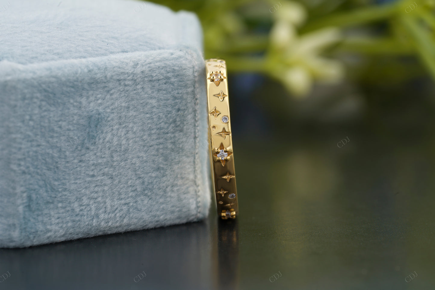Star Pattern Gold Diamond Wedding Band