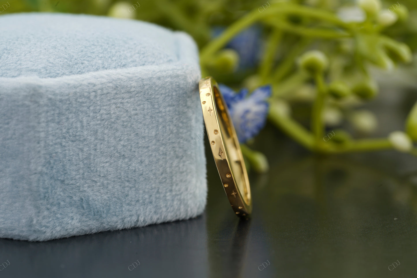Star Pattern Gold Stackable Wedding Band