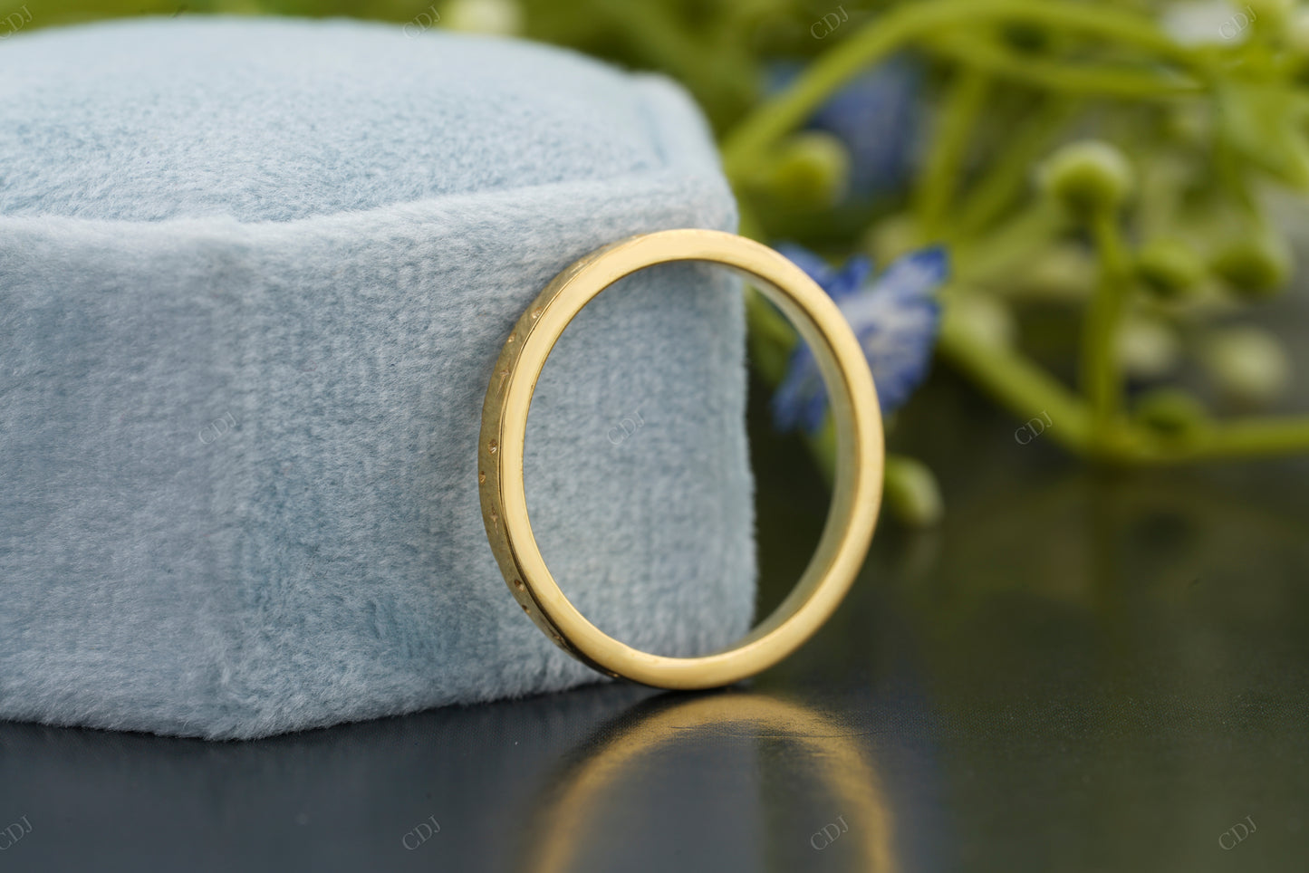 Star Pattern Gold Stackable Wedding Band