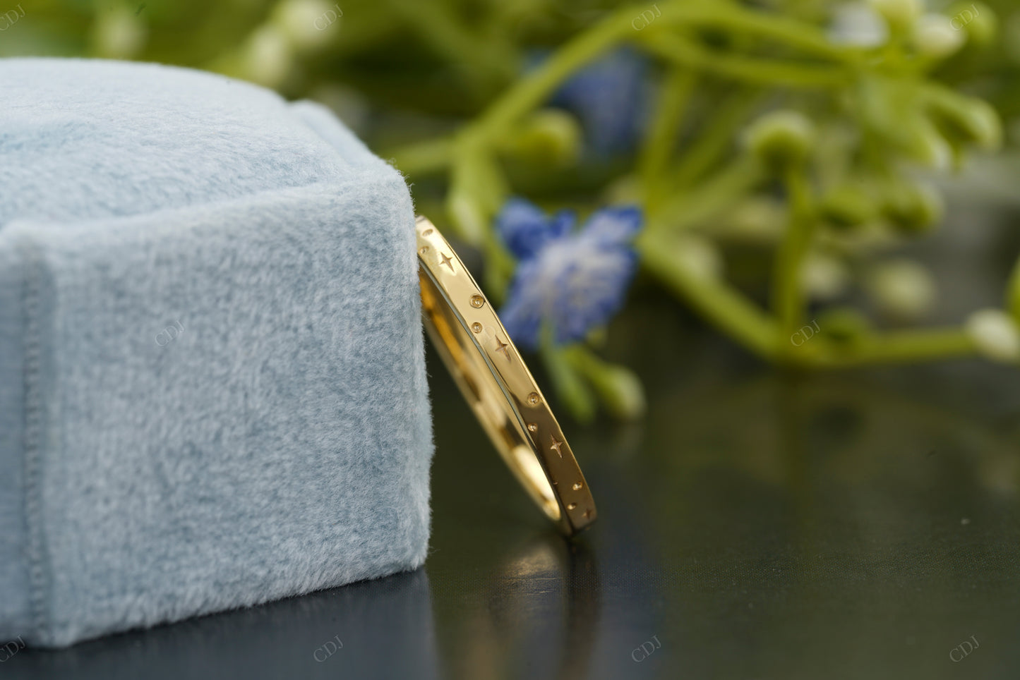 Star Pattern Gold Stackable Wedding Band