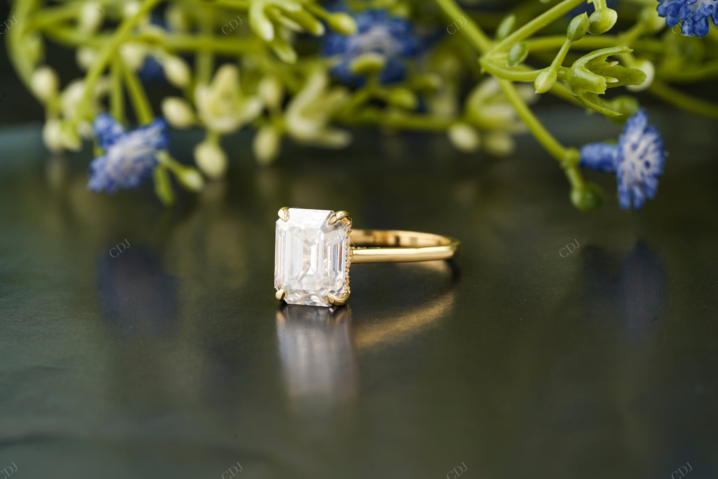 Lab-Grown Diamond Classic Gold Ring
