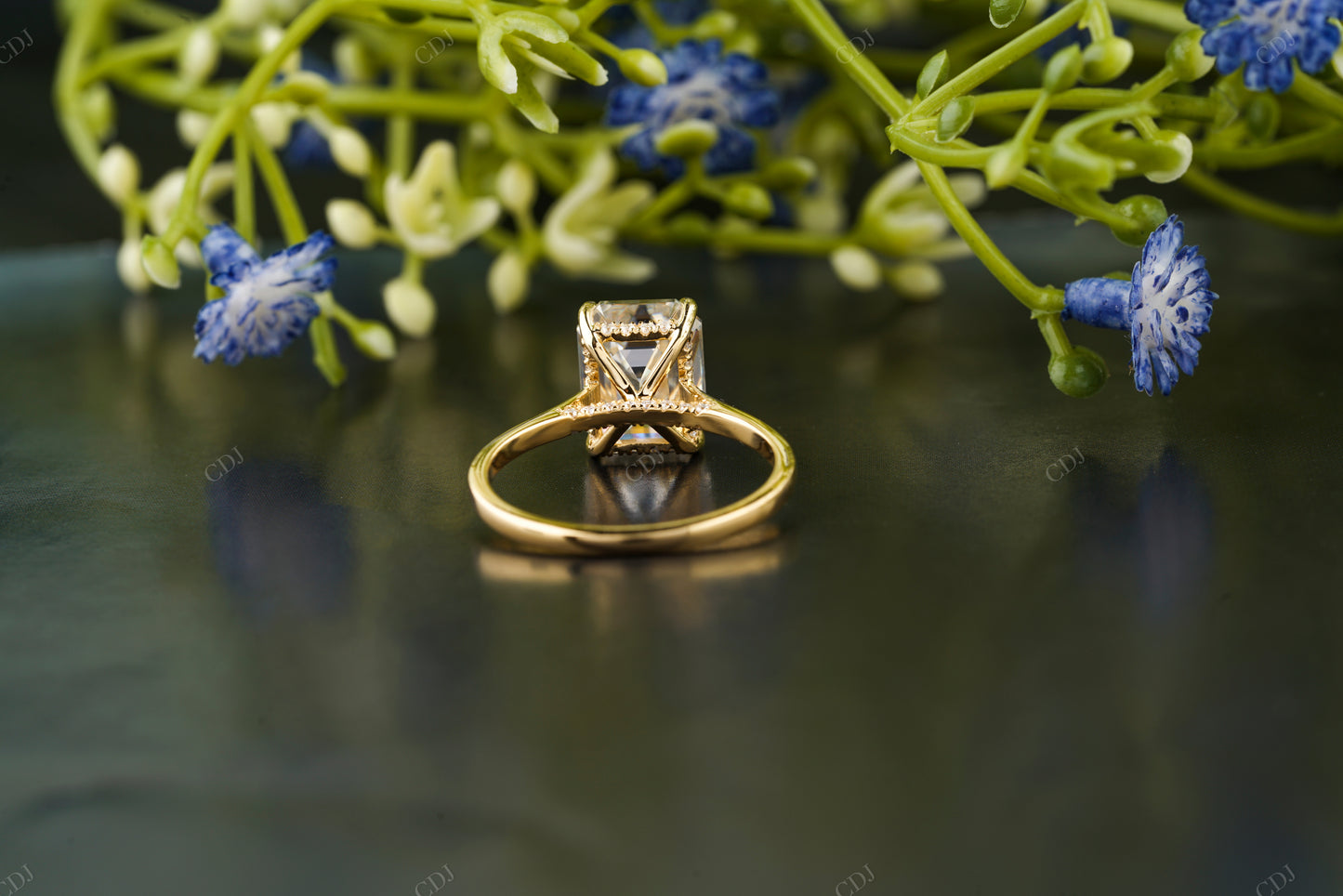 Lab-Grown Diamond Classic Gold Ring