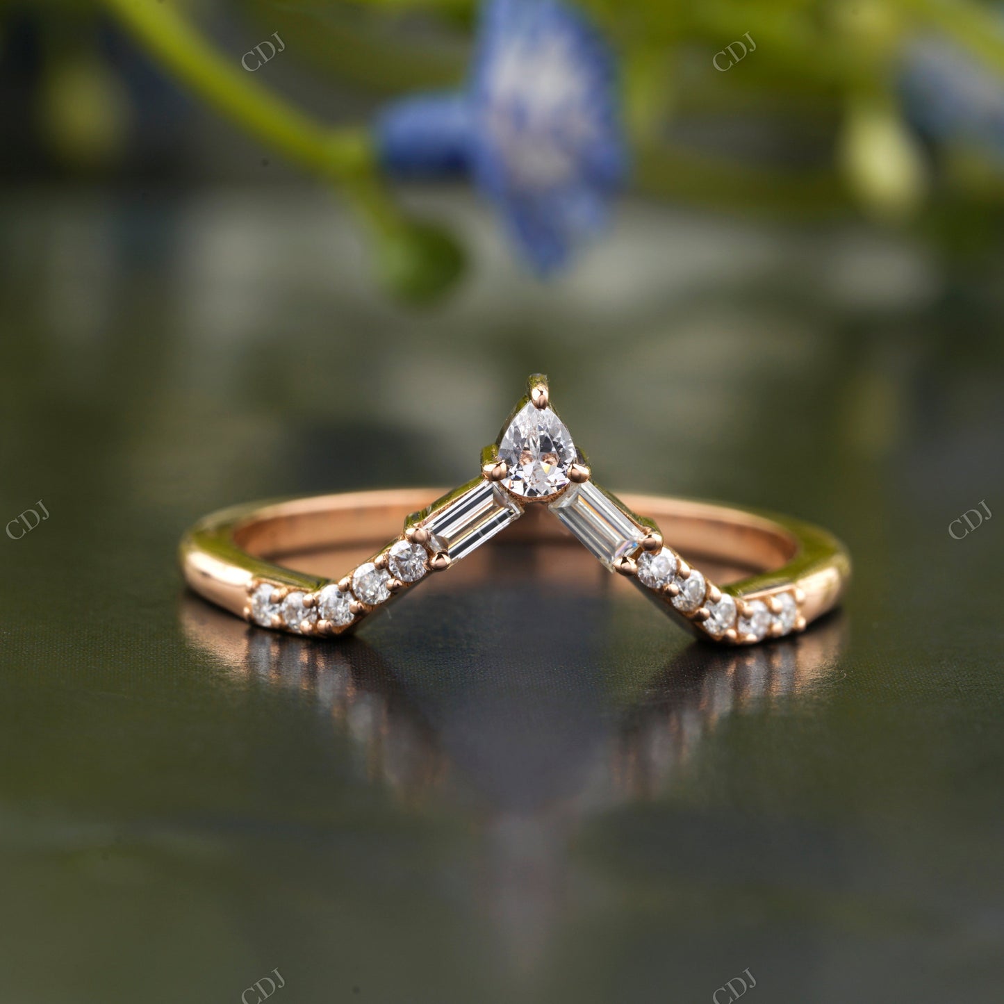 Lab-Grown Diamond Chevron Band