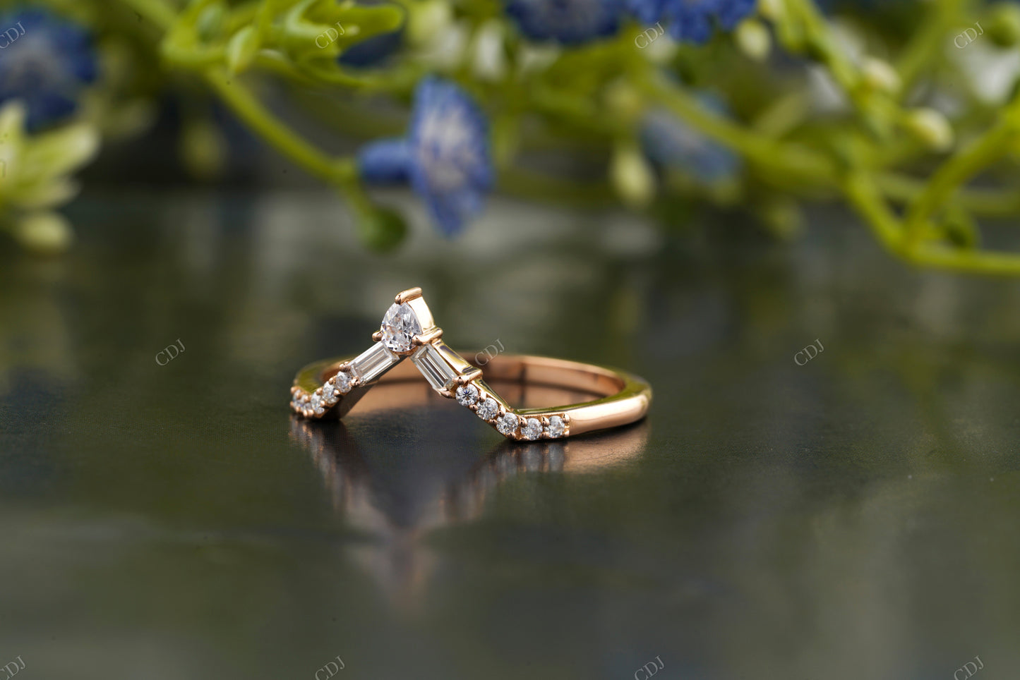 Lab-Grown Diamond Chevron Band