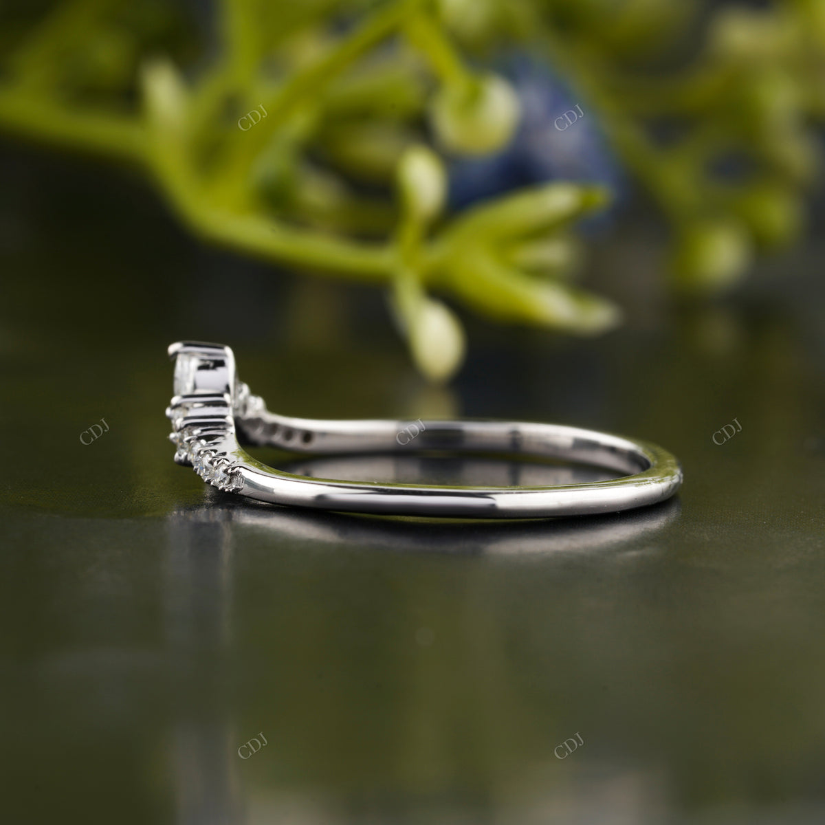 Lab-Grown Diamond Pavé Chevron Band