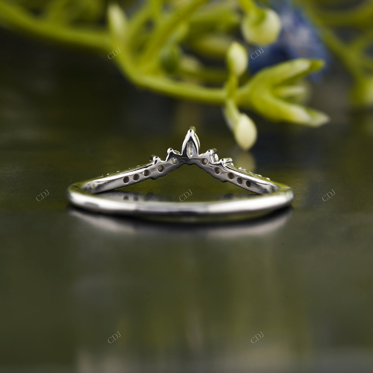 Lab-Grown Diamond Pavé Chevron Band