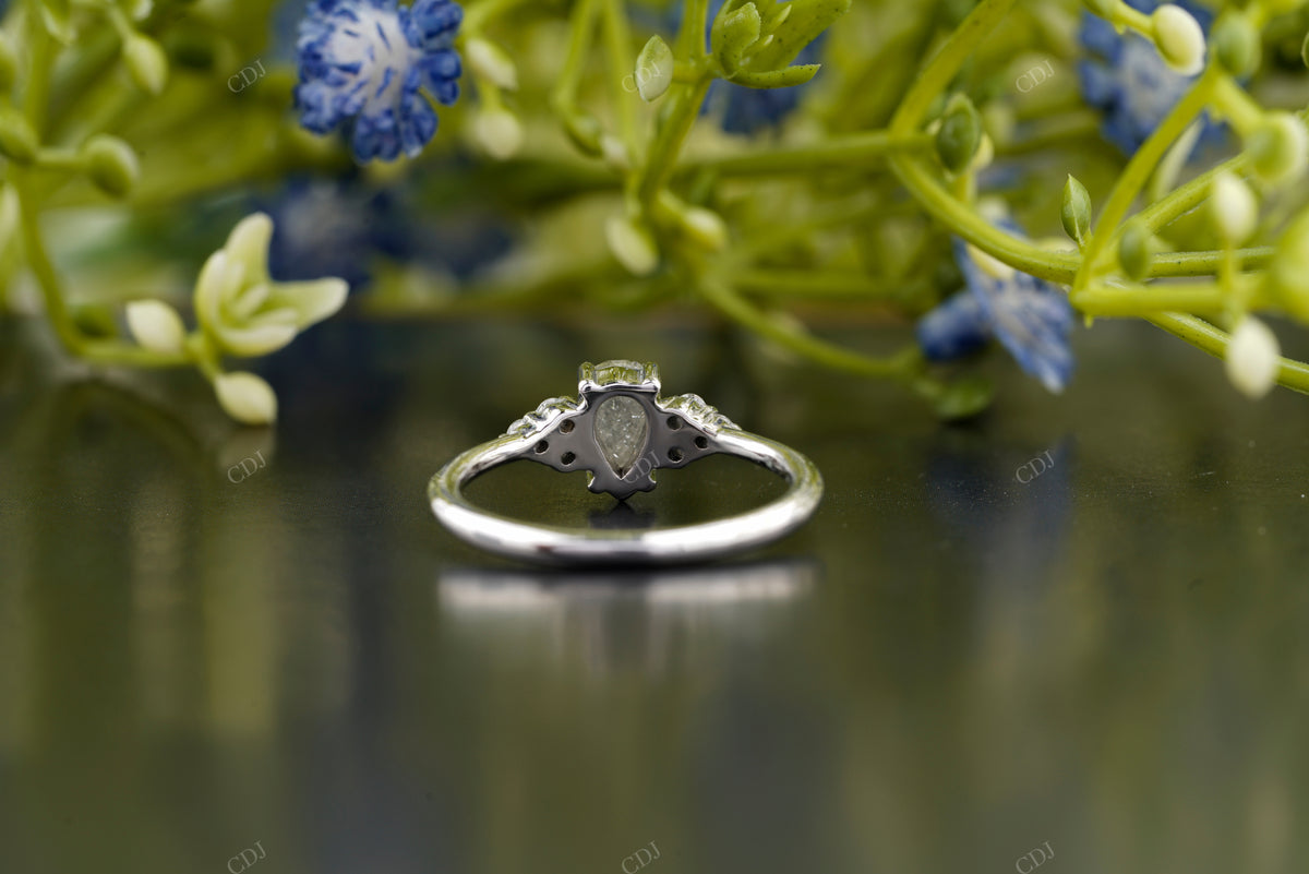 Pear Lab-Grown Diamond Three-Stone Ring customdiamjewel