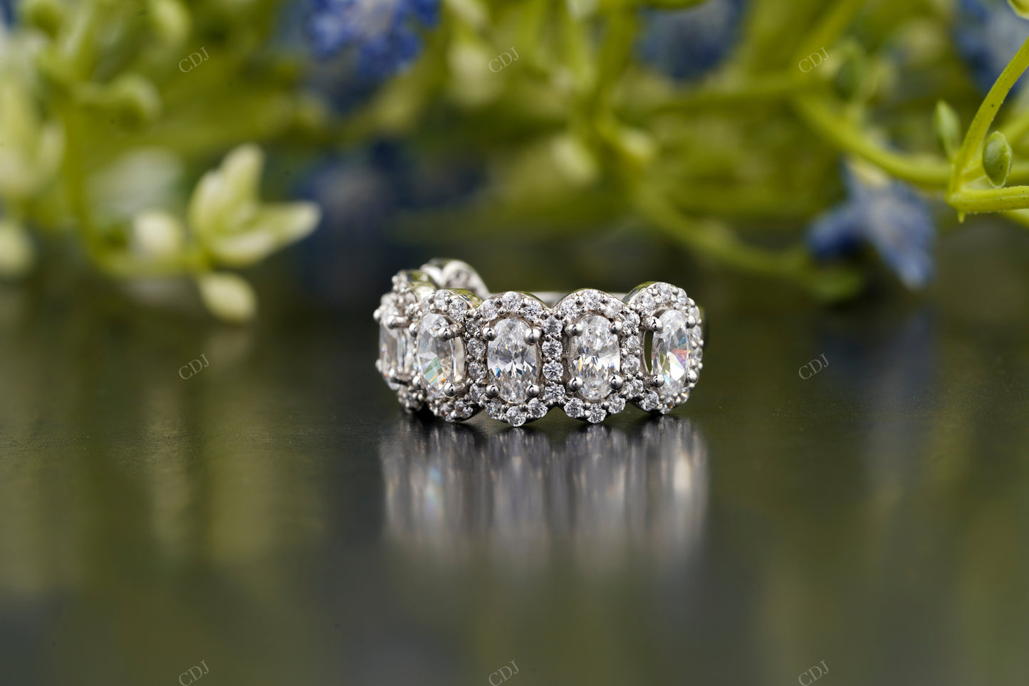 Oval Lab-Grown Diamond Halo Band