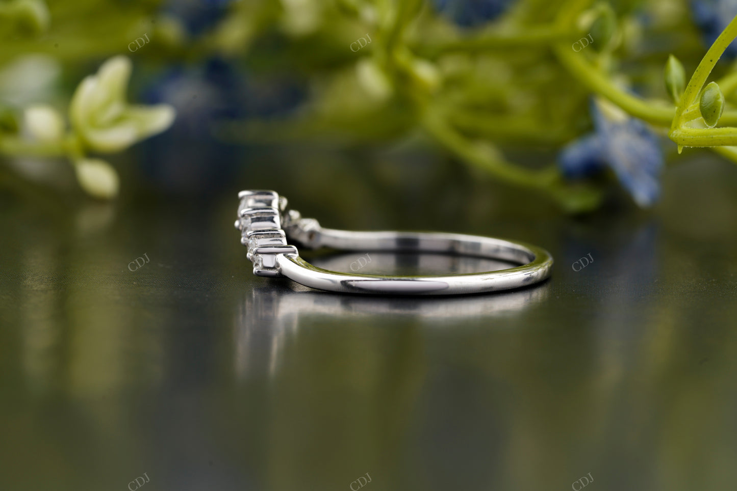 Lab-Grown Diamond Curved Chevron Band