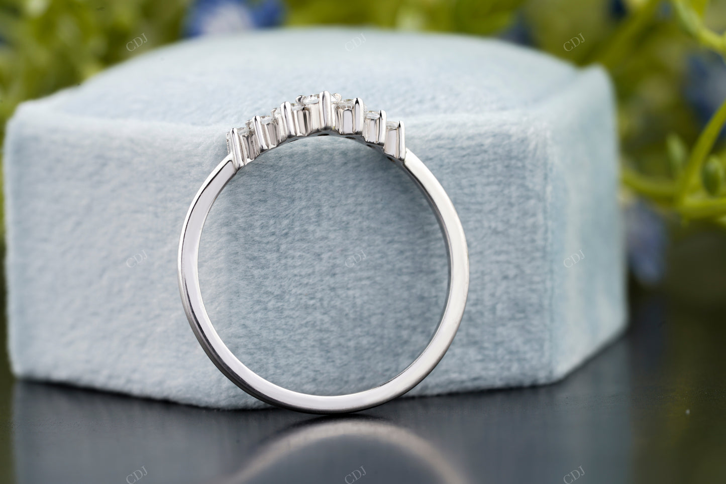 Lab-Grown Diamond Curved Chevron Band