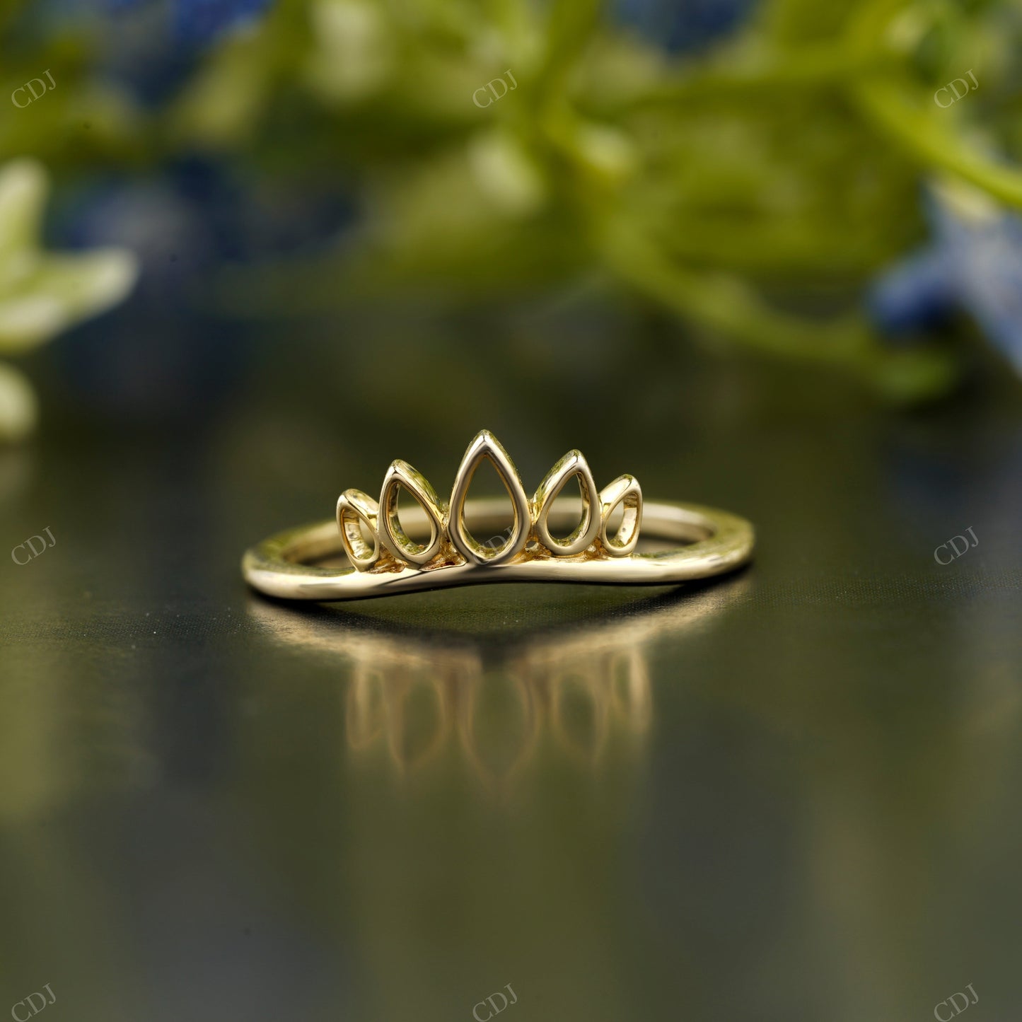 Elegant Gold Tiara Stackable Ring