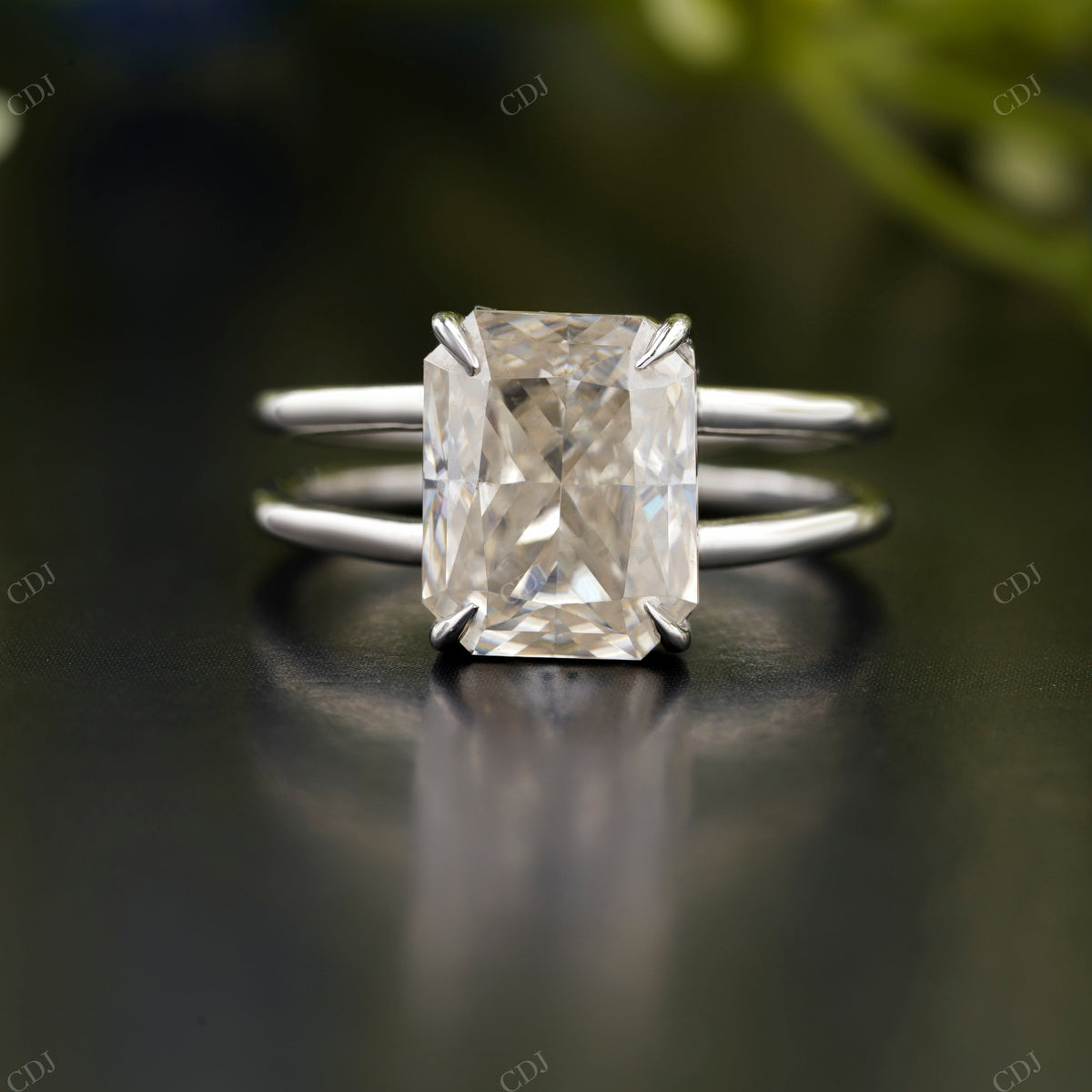 Lab-Grown Diamond Split Shank Ring customdiamjewel