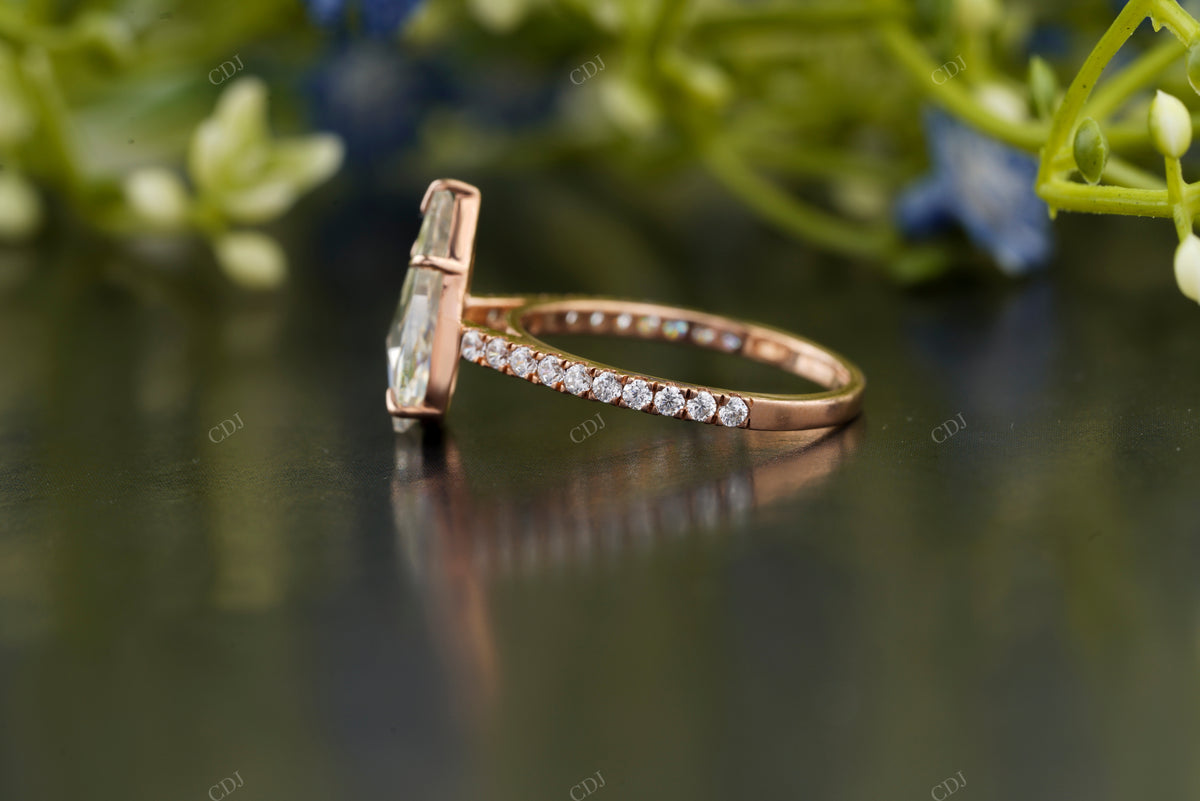 Pear Lab-Grown Diamond Pavé Ring customdiamjewel