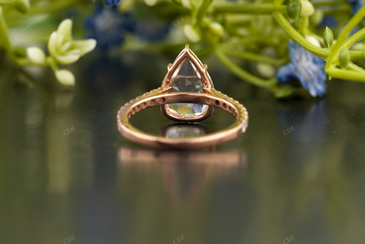 Pear Lab-Grown Diamond Pavé Ring customdiamjewel