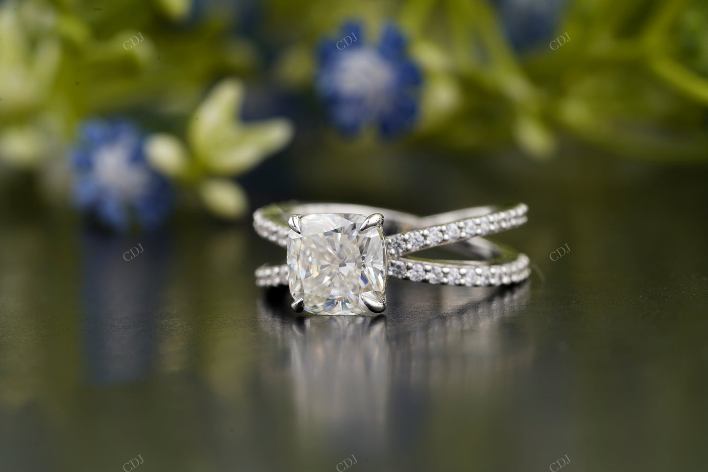 Lab-Grown Diamond Split Shank Ring