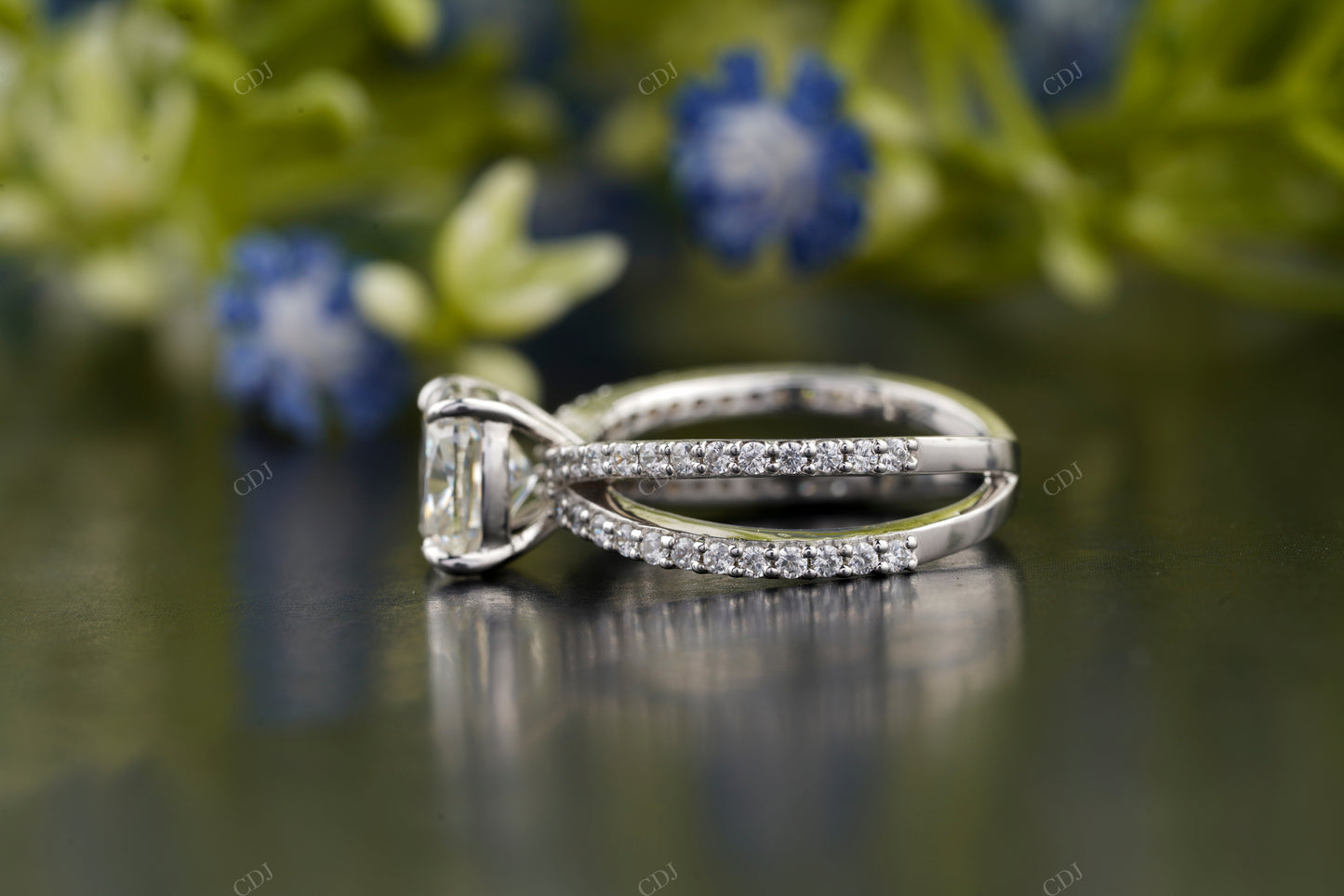 Lab-Grown Diamond Split Shank Ring