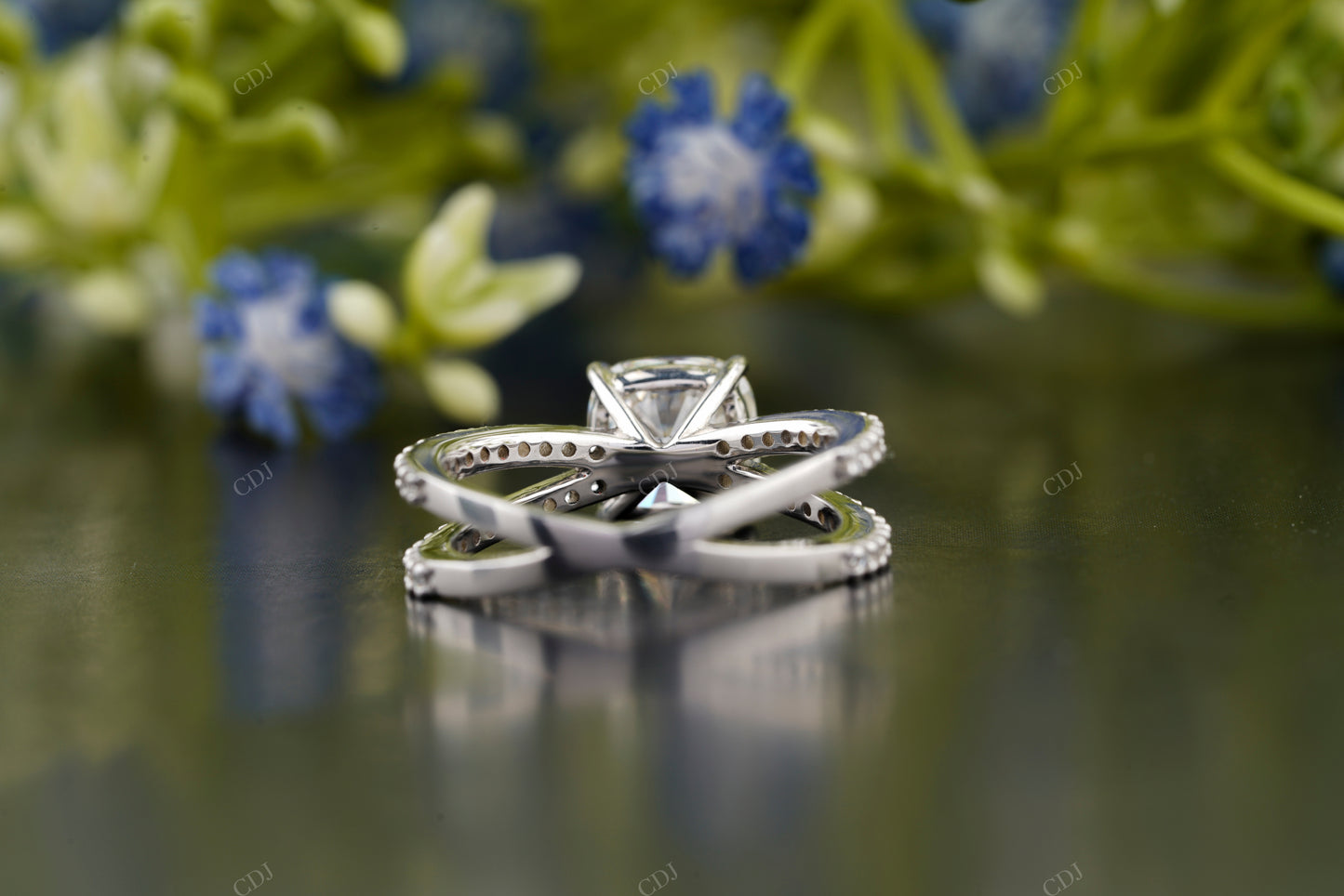 Lab-Grown Diamond Split Shank Ring