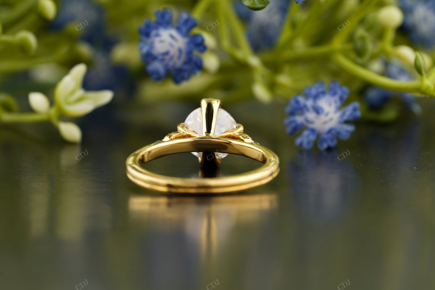 Lab-Grown Diamond Yellow Gold Ring