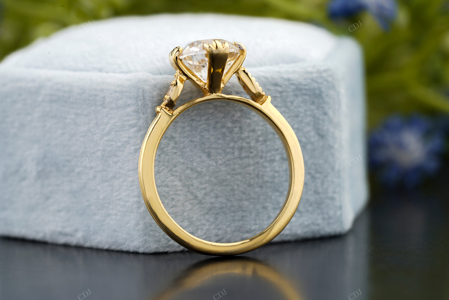 Lab-Grown Diamond Yellow Gold Ring