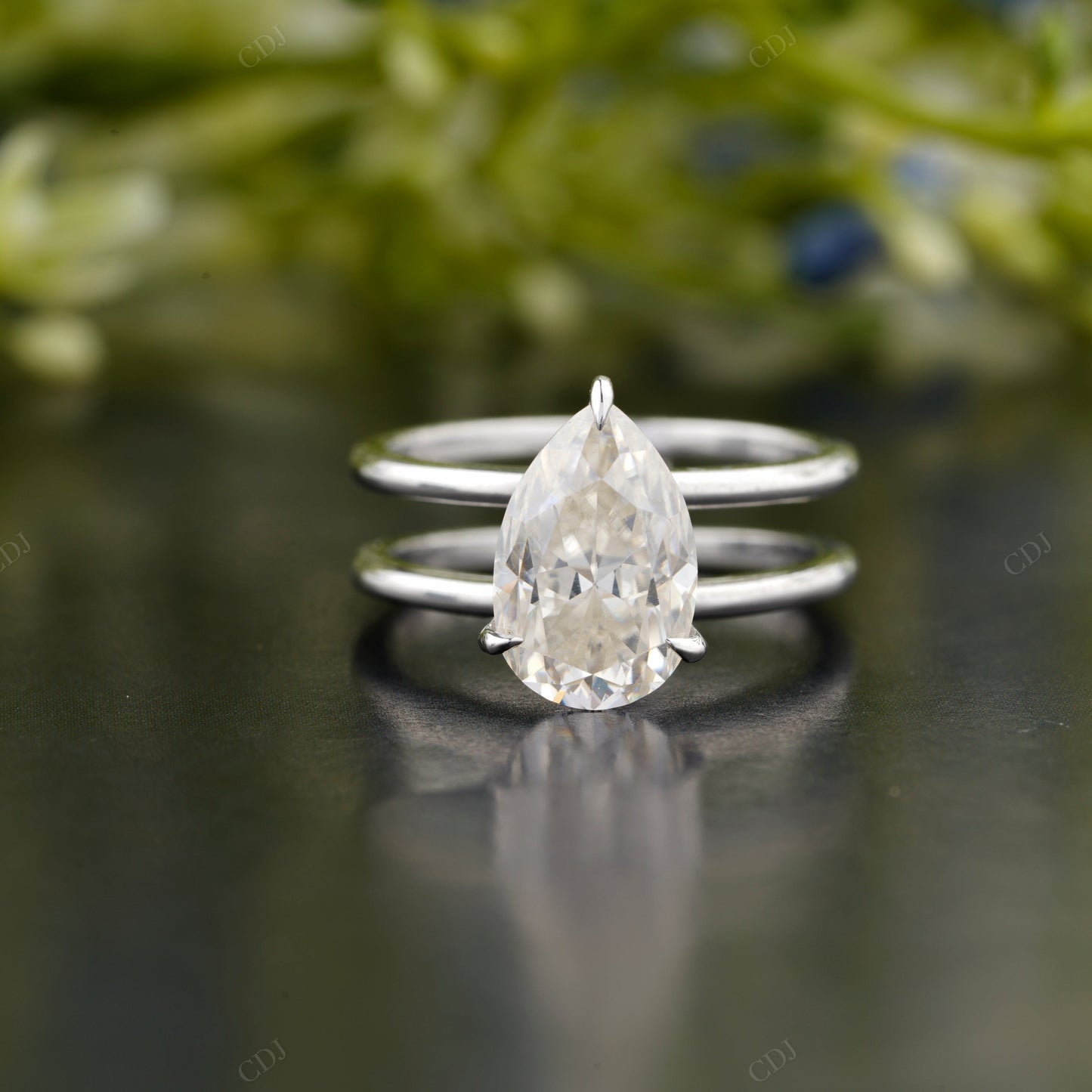 Lab-Grown Diamond Split Shank Ring
