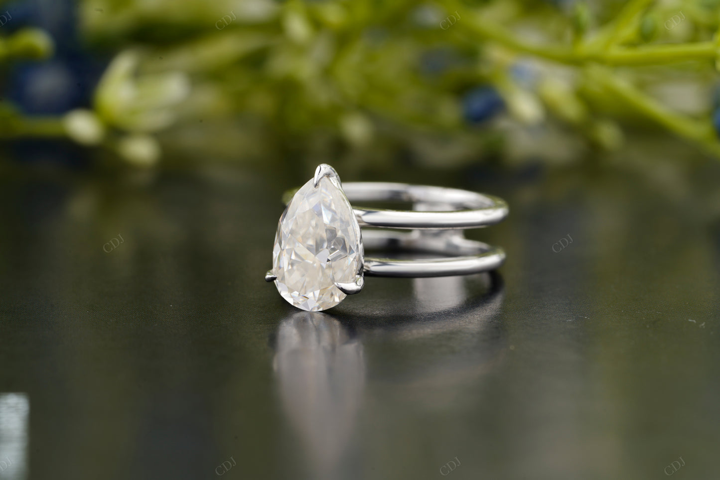 Lab-Grown Diamond Split Shank Ring