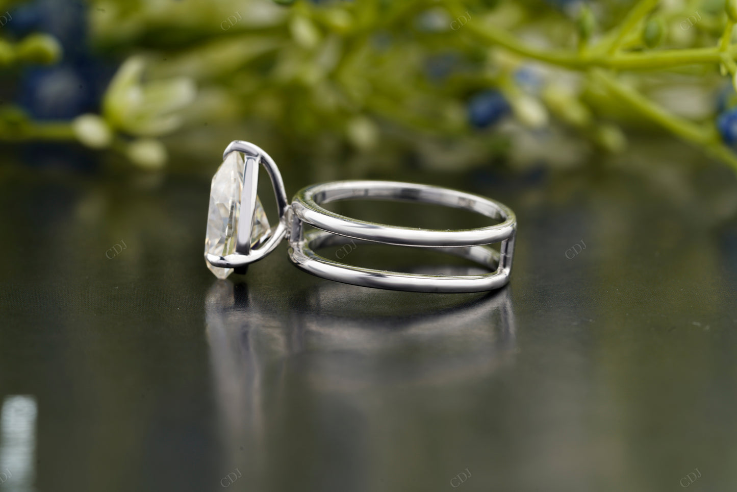 Lab-Grown Diamond Split Shank Ring