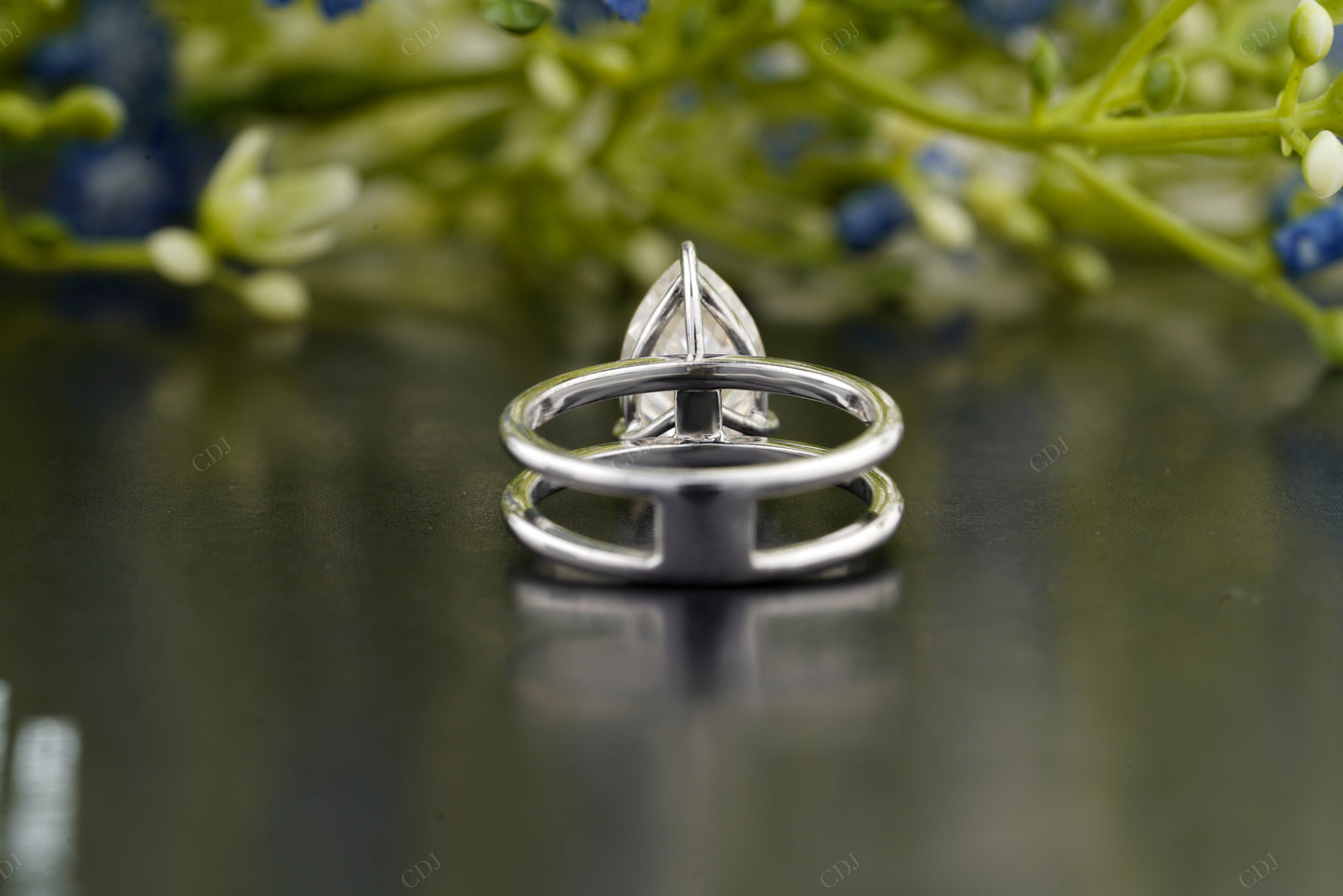 Lab-Grown Diamond Split Shank Ring
